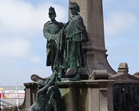 Standbeeld Lippens & De Bruyne
